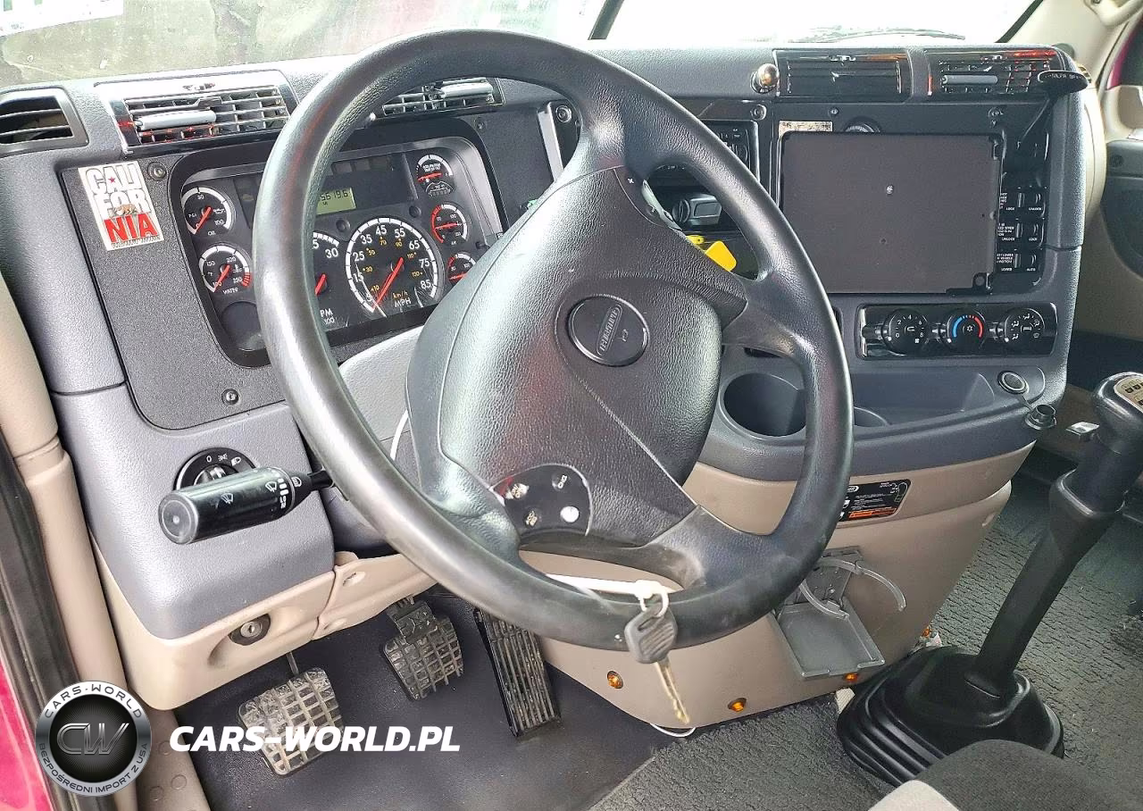 2015 Freightliner Cascadia Semi Truck VIN:3AKJGLD51FSGB6266 - 8