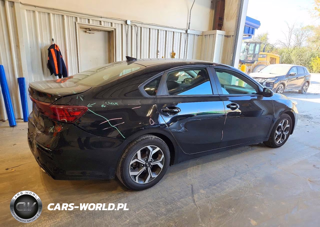 2020 Kia Forte Lxs VIN:3KPF24AD2LE157165 - 3