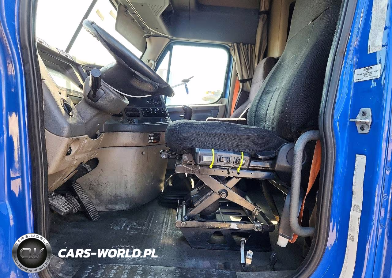 2016 Freightliner Cascadia 125 VIN:3AKJGLD57GSHC3890 - 7