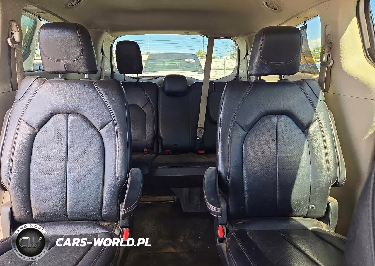 2019 Chrysler Pacifica Touring L VIN:2C4RC1BG9KR548263 - 10