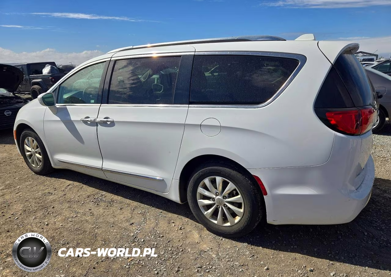 2019 Chrysler Pacifica Touring L VIN:2C4RC1BG9KR548263 - 2