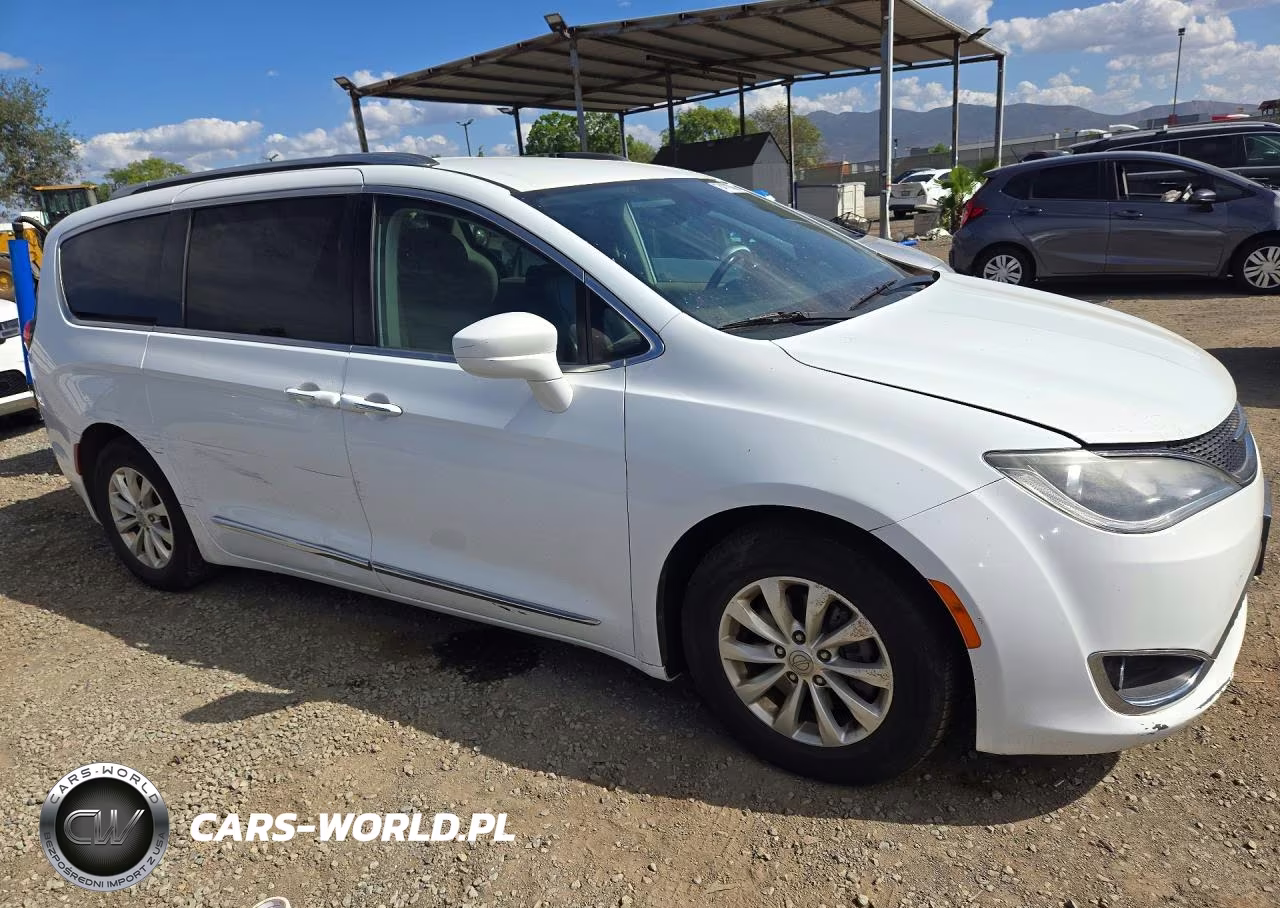 2019 Chrysler Pacifica Touring L VIN:2C4RC1BG9KR548263 - 4