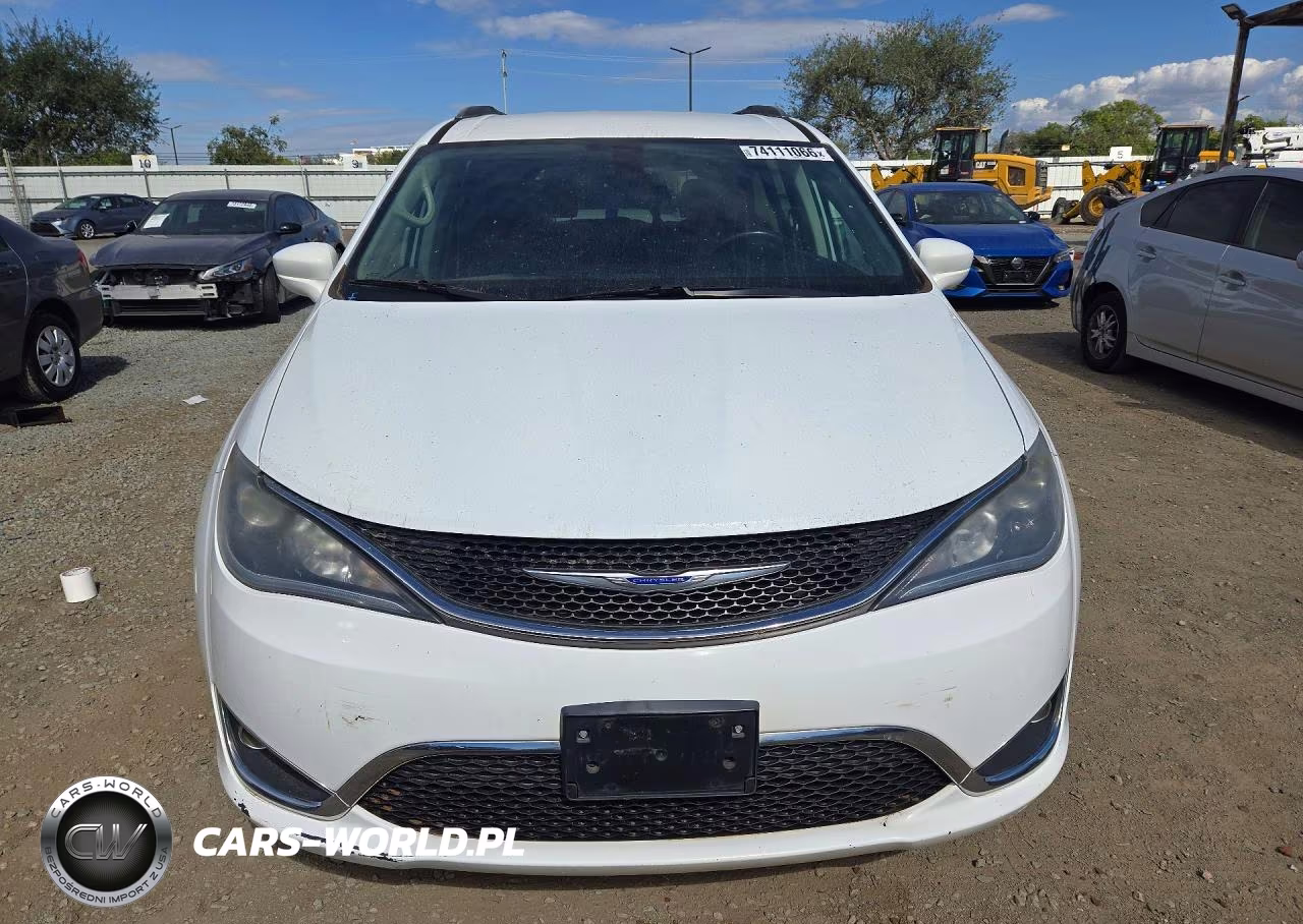2019 Chrysler Pacifica Touring L VIN:2C4RC1BG9KR548263 - 5