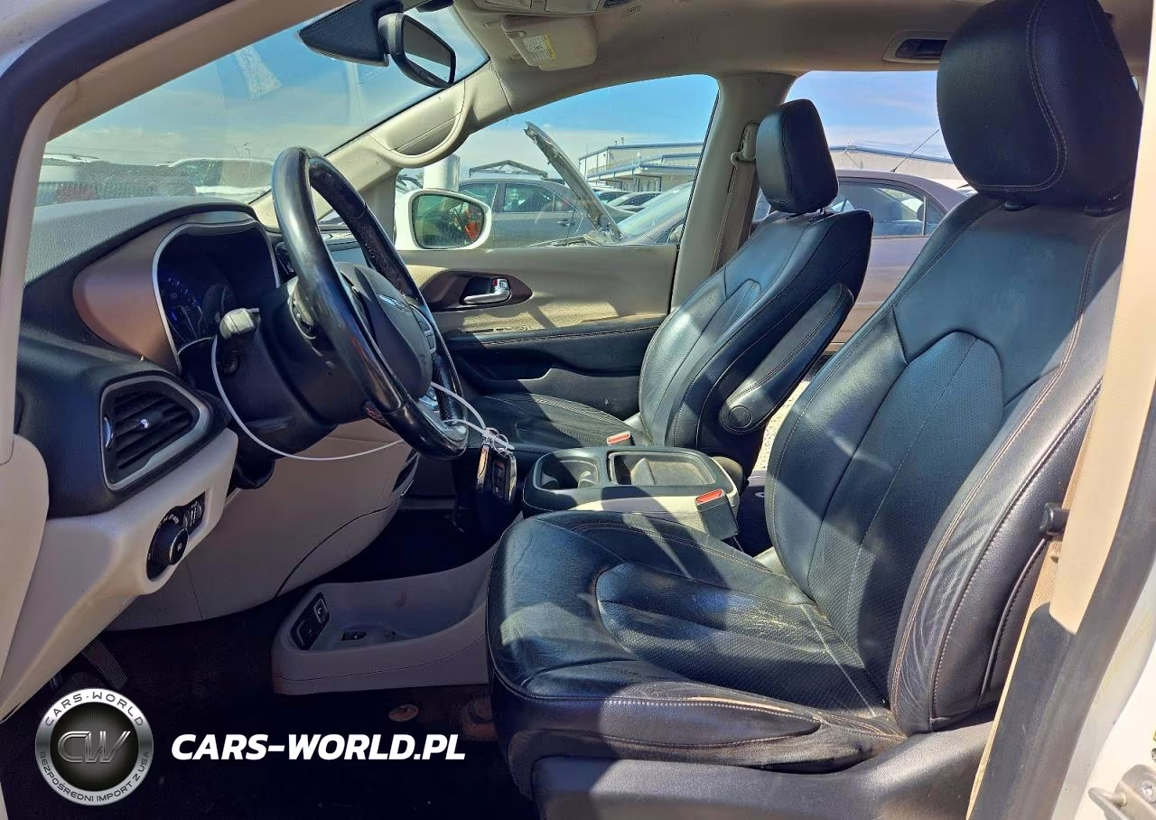 2019 Chrysler Pacifica Touring L VIN:2C4RC1BG9KR548263 - 7