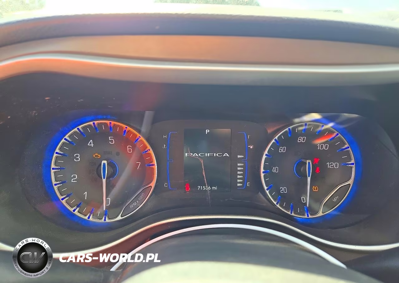 2019 Chrysler Pacifica Touring L VIN:2C4RC1BG9KR548263 - 9