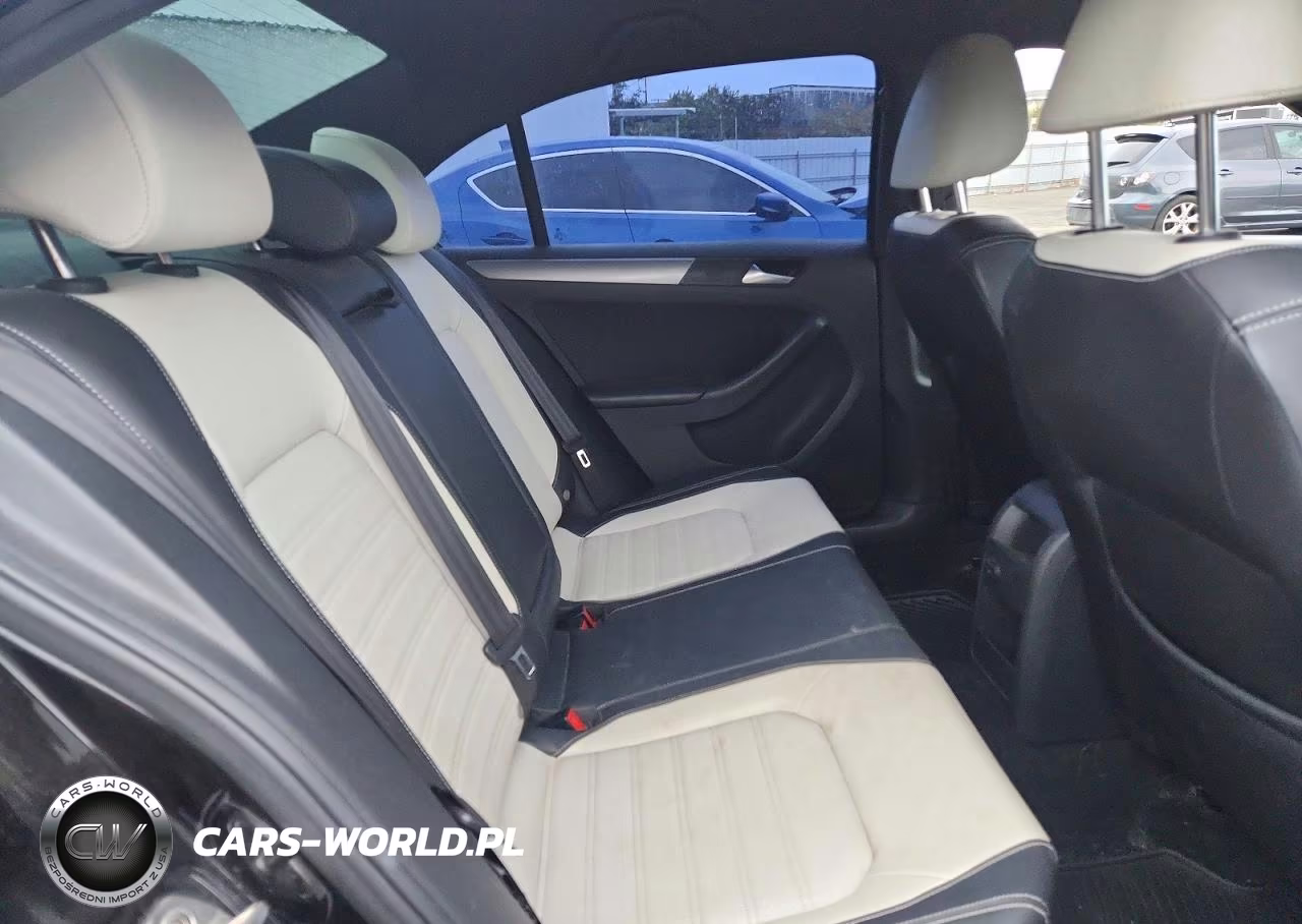 2016 Volkswagen Jetta Sport VIN:3VWD17AJ5GM385414 - 10