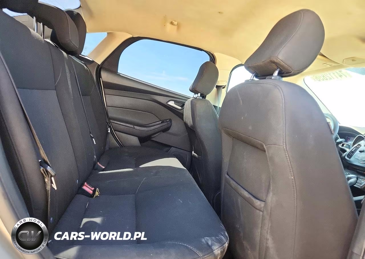 2016 Ford Focus Se VIN:1FADP3F28GL257963 - 10