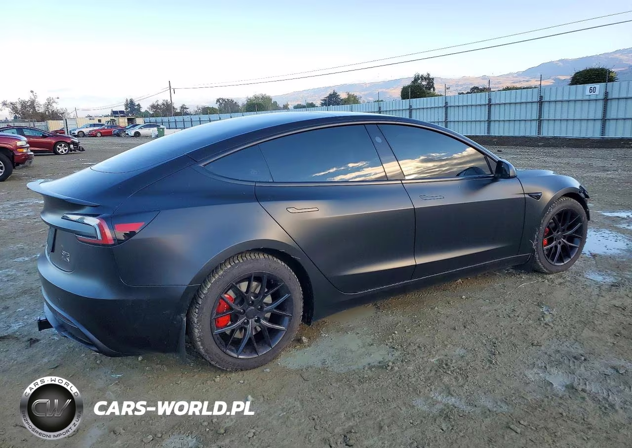 2024 Tesla Model 3 VIN:5YJ3E1ETXRF768011 - 3