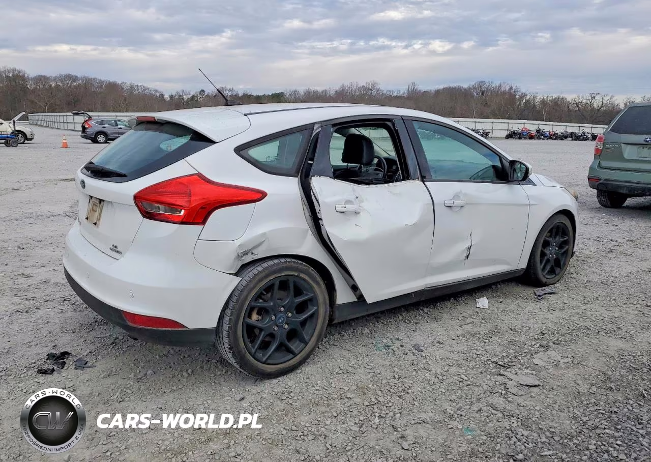 2016 Ford Focus Se VIN:1FADP3K23GL285210 - 3