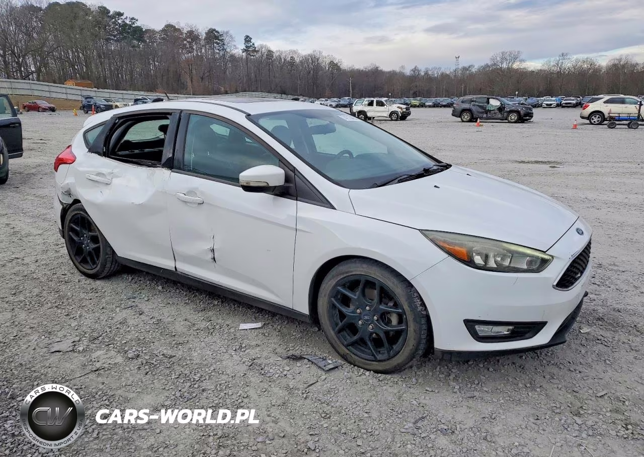 2016 Ford Focus Se VIN:1FADP3K23GL285210 - 4