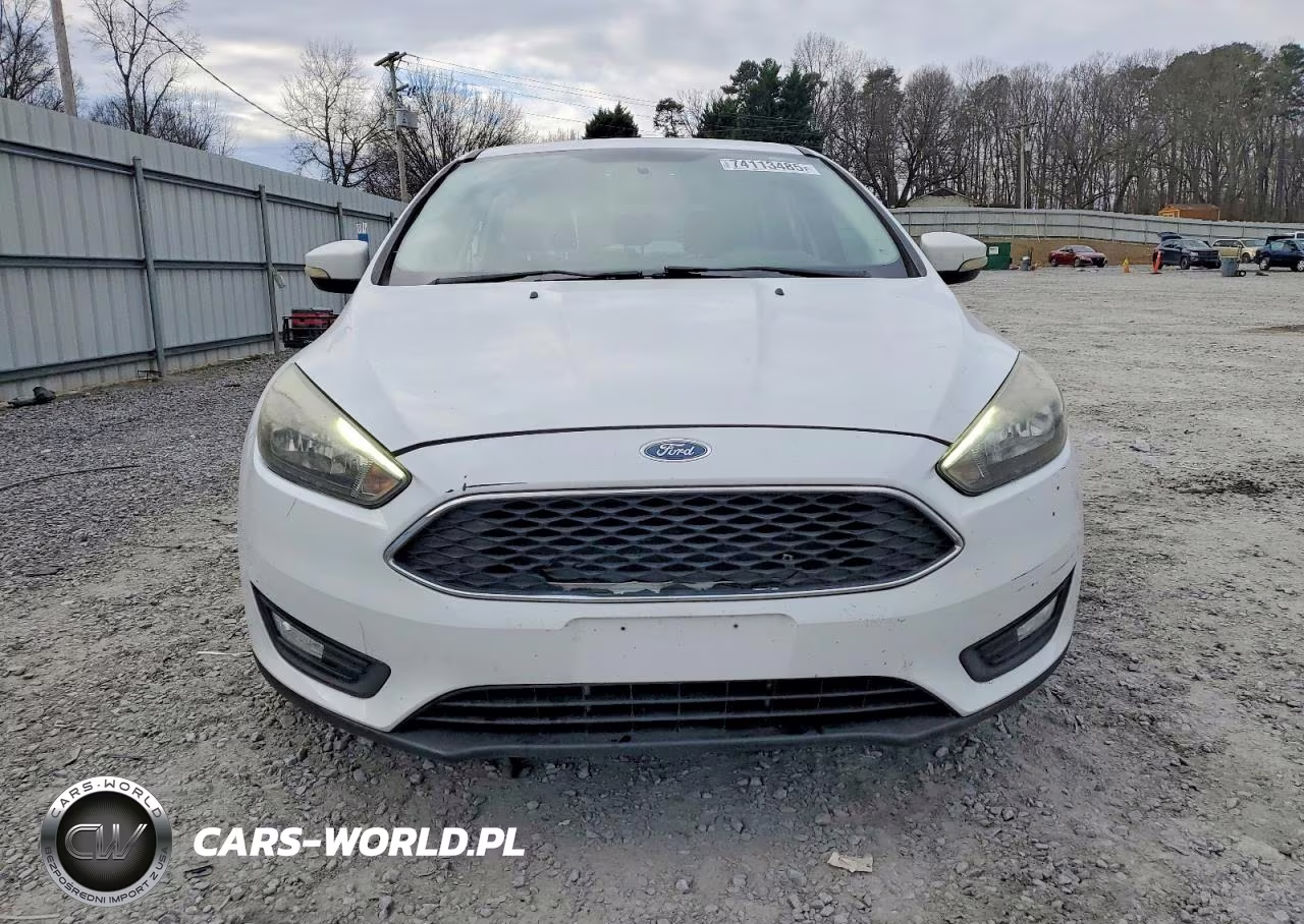 2016 Ford Focus Se VIN:1FADP3K23GL285210 - 5