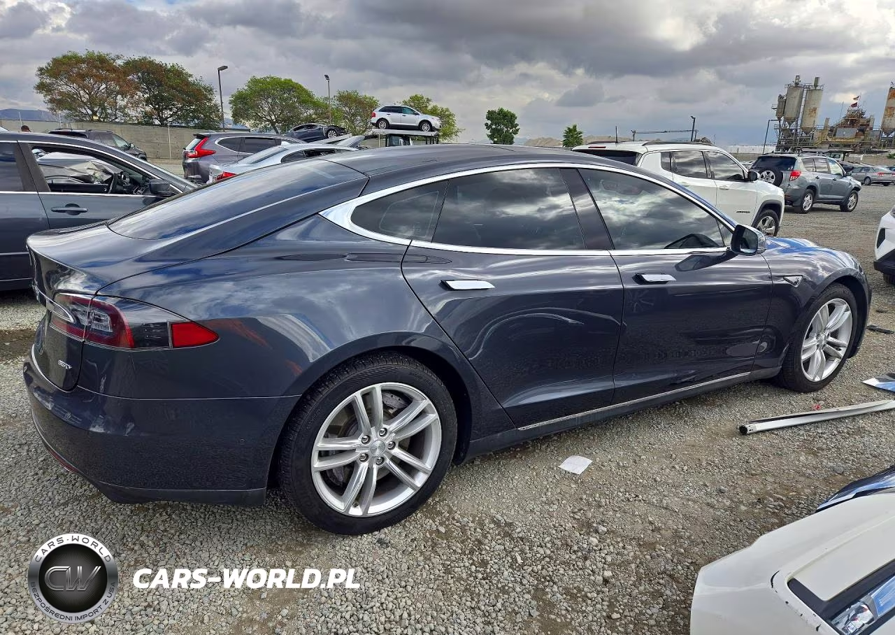 2015 Tesla Model S 85D VIN:5YJSA1H24FF096839 - 3