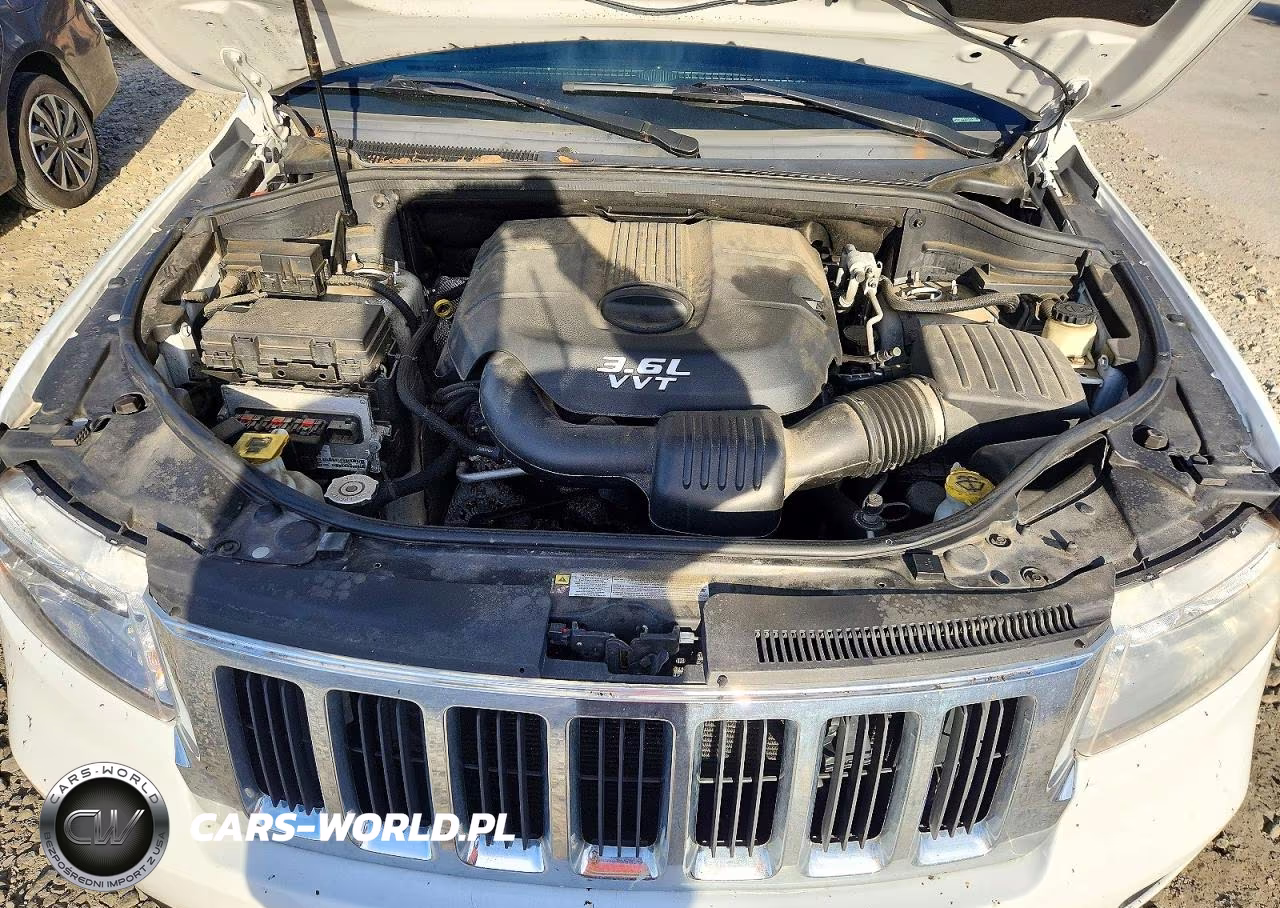 2013 Jeep Grand Cherokee Laredo VIN:1C4RJFAG3DC557167 - 12