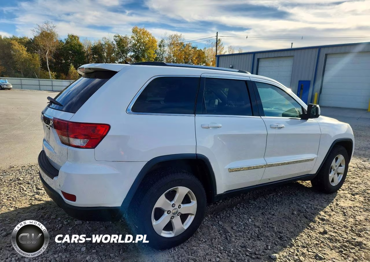 2013 Jeep Grand Cherokee Laredo VIN:1C4RJFAG3DC557167 - 3