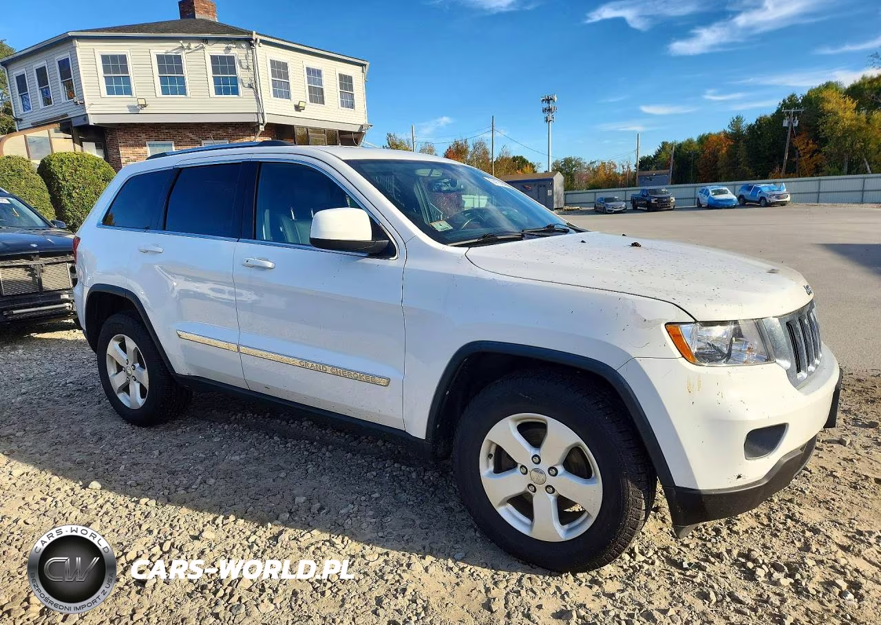 2013 Jeep Grand Cherokee Laredo VIN:1C4RJFAG3DC557167 - 4