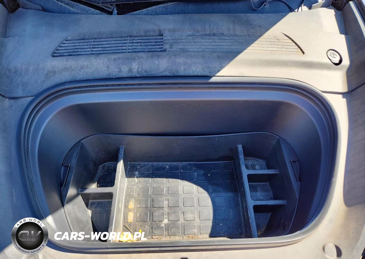 2020 Tesla Model Y VIN:5YJYGDEF6LF004790 - 11