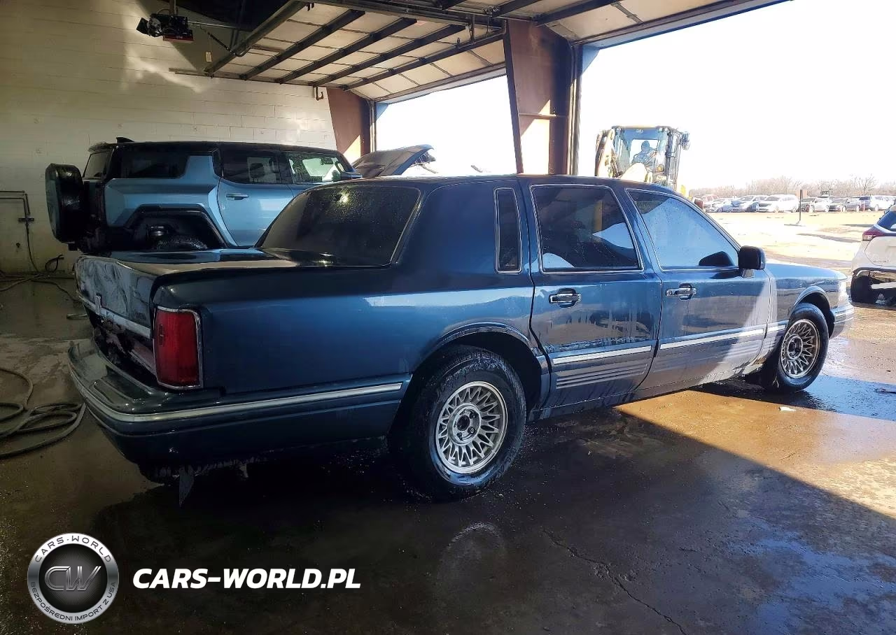 1996 Lincoln Town Car Executive VIN:1LNLM81W4TY624517 - 3