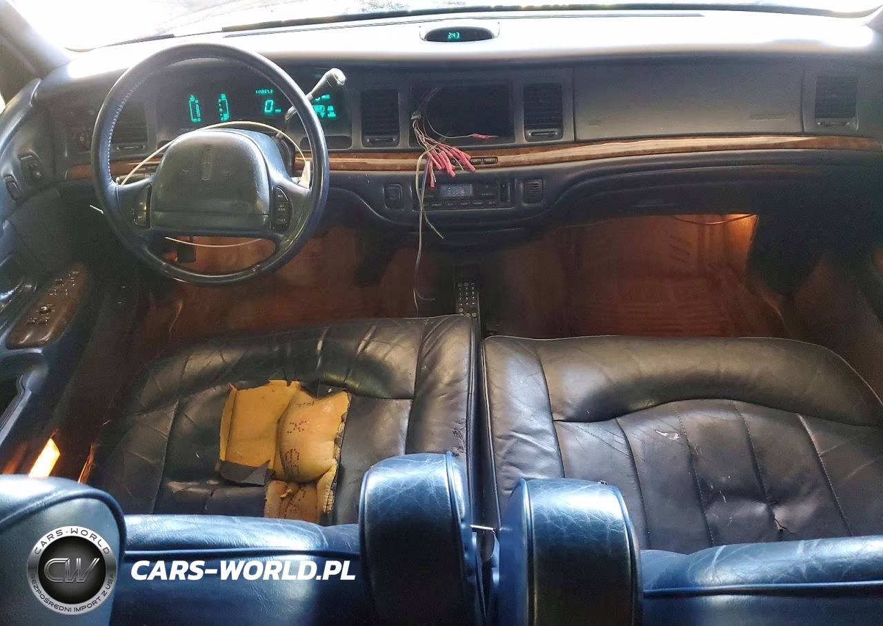 1996 Lincoln Town Car Executive VIN:1LNLM81W4TY624517 - 8