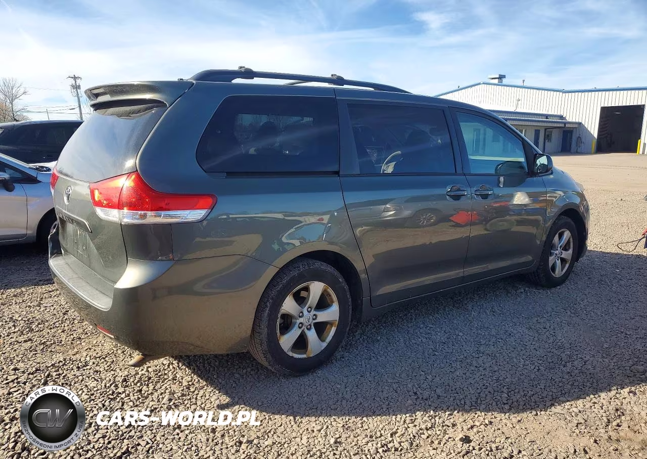 2011 Toyota Sienna Le VIN:5TDKK3DCXBS042796 - 3