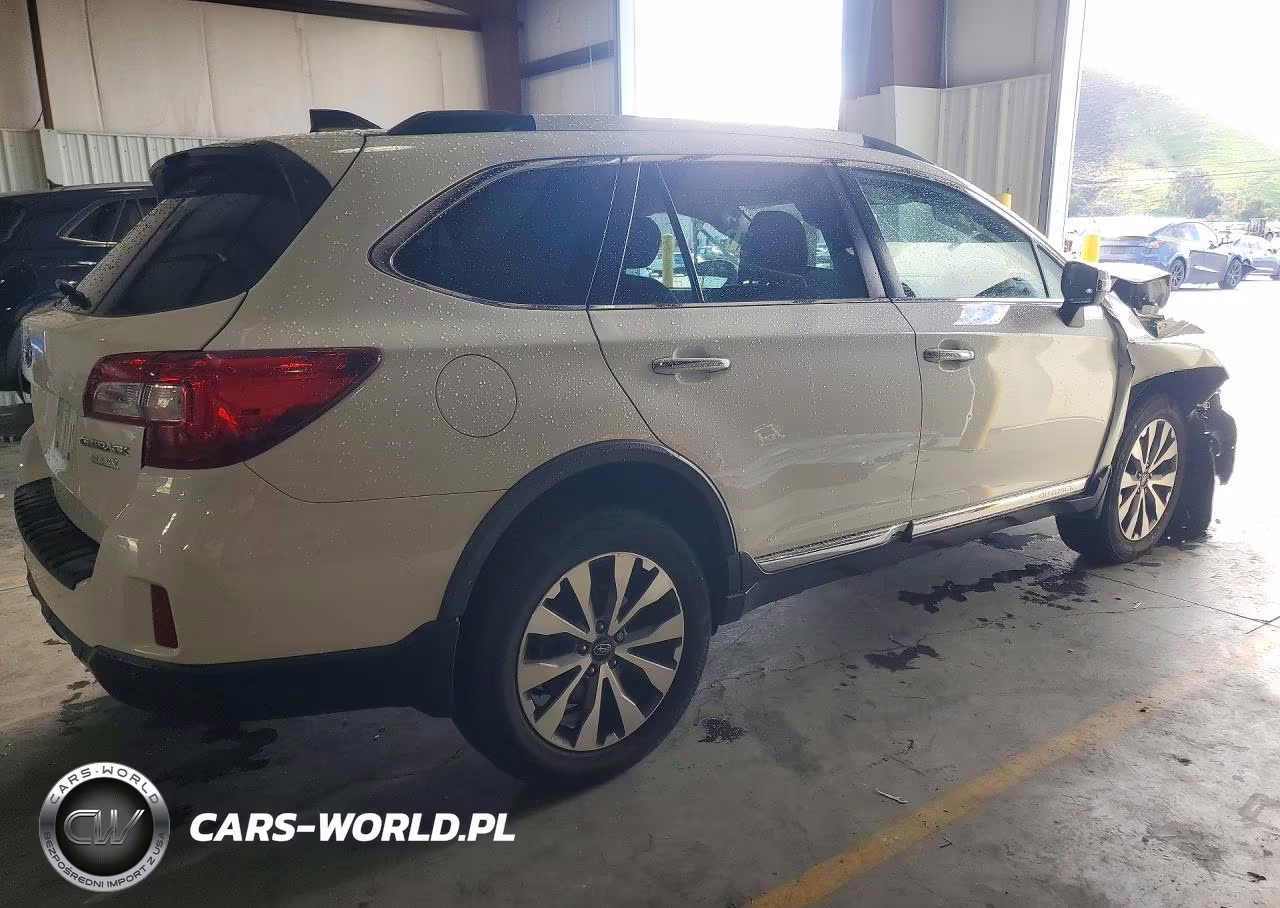 2017 Subaru Outback Touring VIN:4S4BSATCXH3346500 - 3