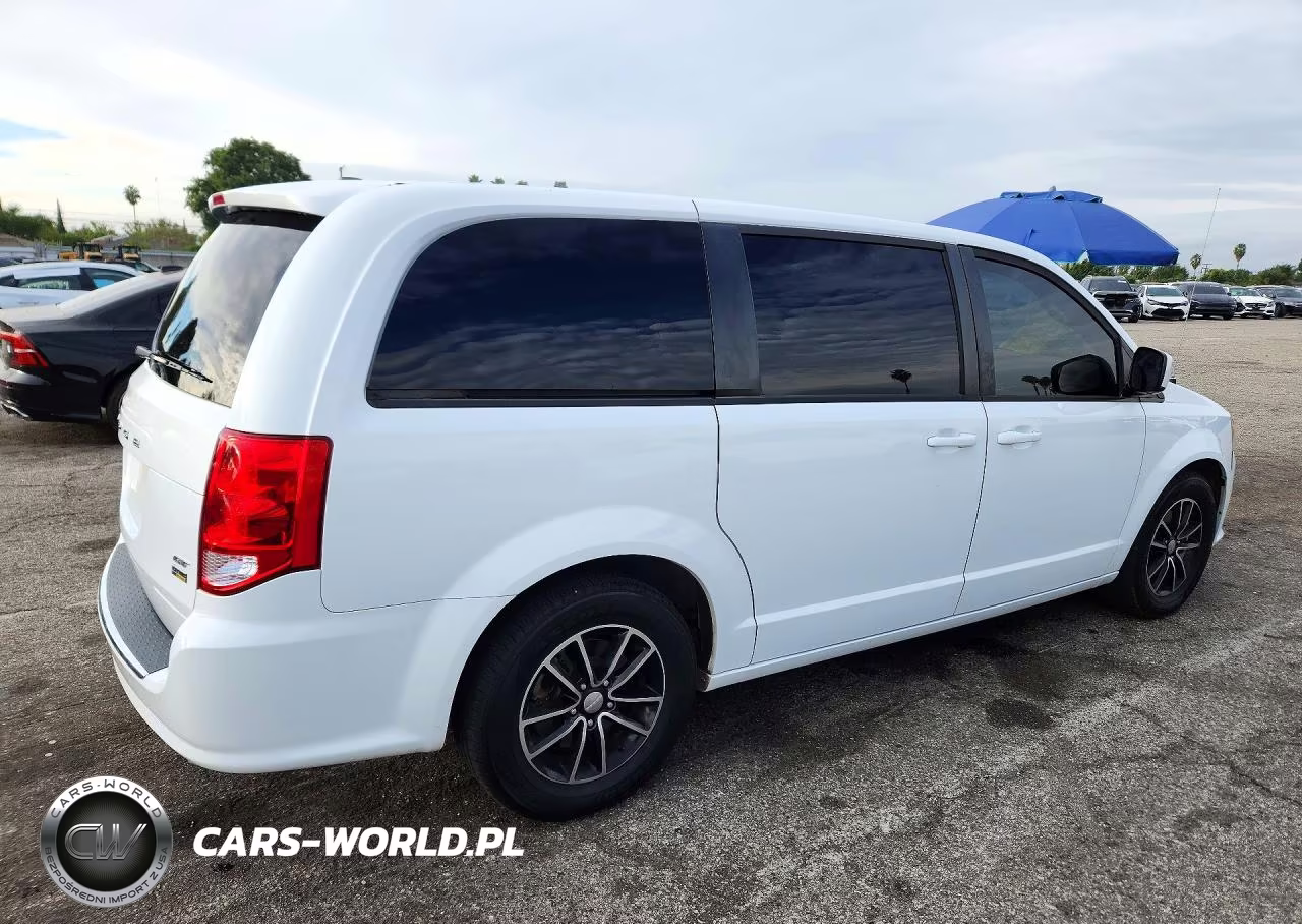 2019 Dodge Grand Caravan Gt VIN:2C4RDGEG4KR640814 - 3