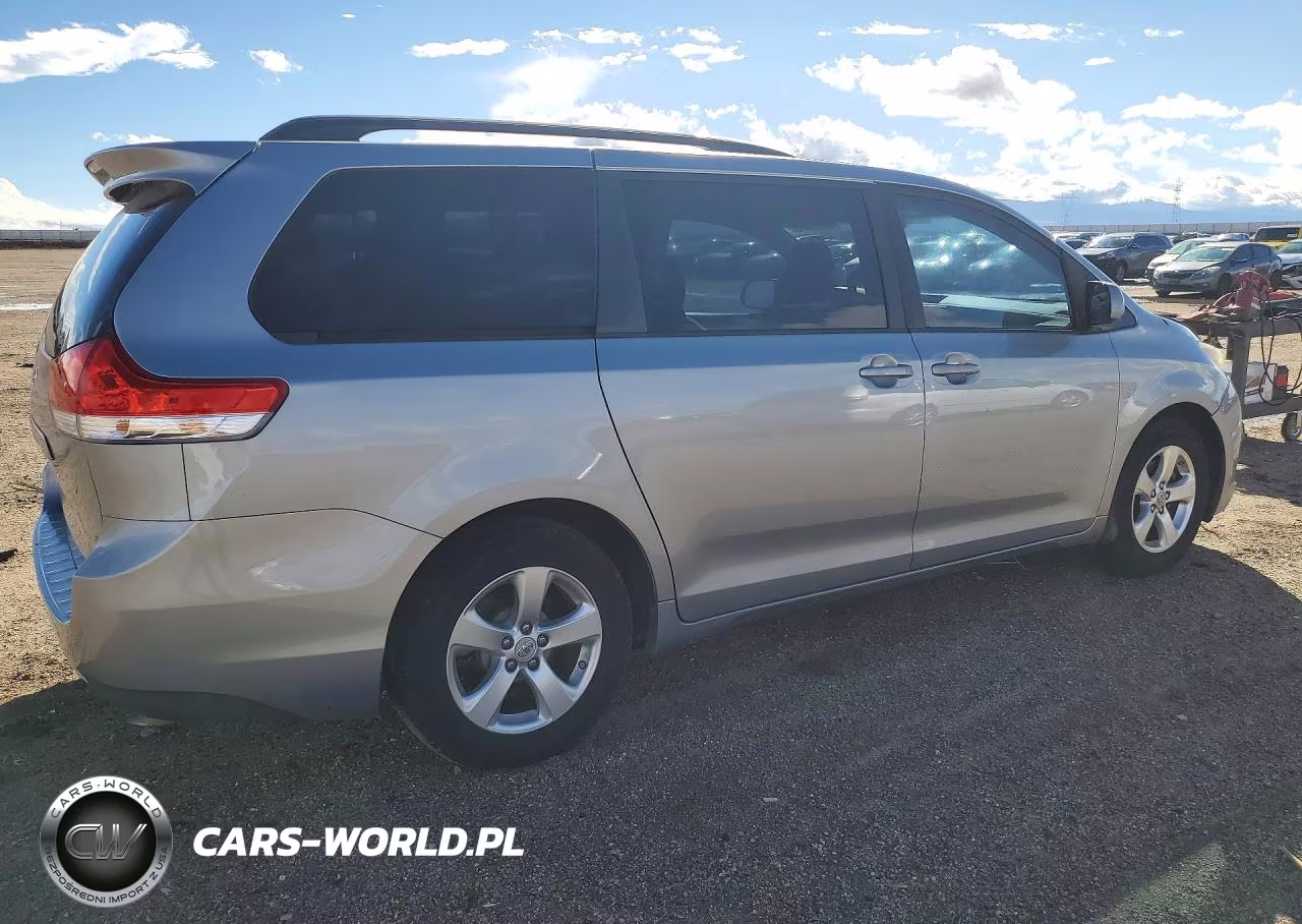2011 Toyota Sienna Le VIN:5TDKK3DC4BS134972 - 3