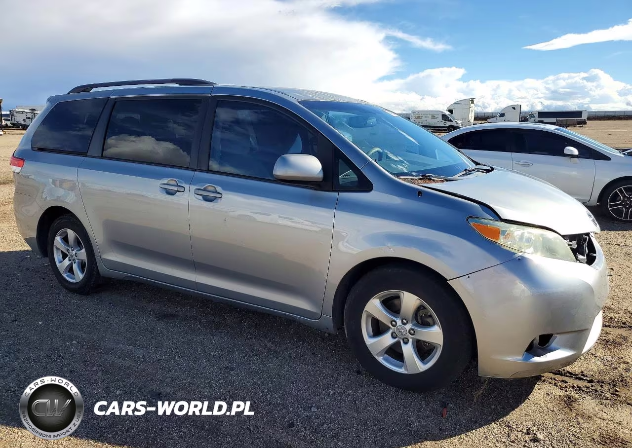 2011 Toyota Sienna Le VIN:5TDKK3DC4BS134972 - 4