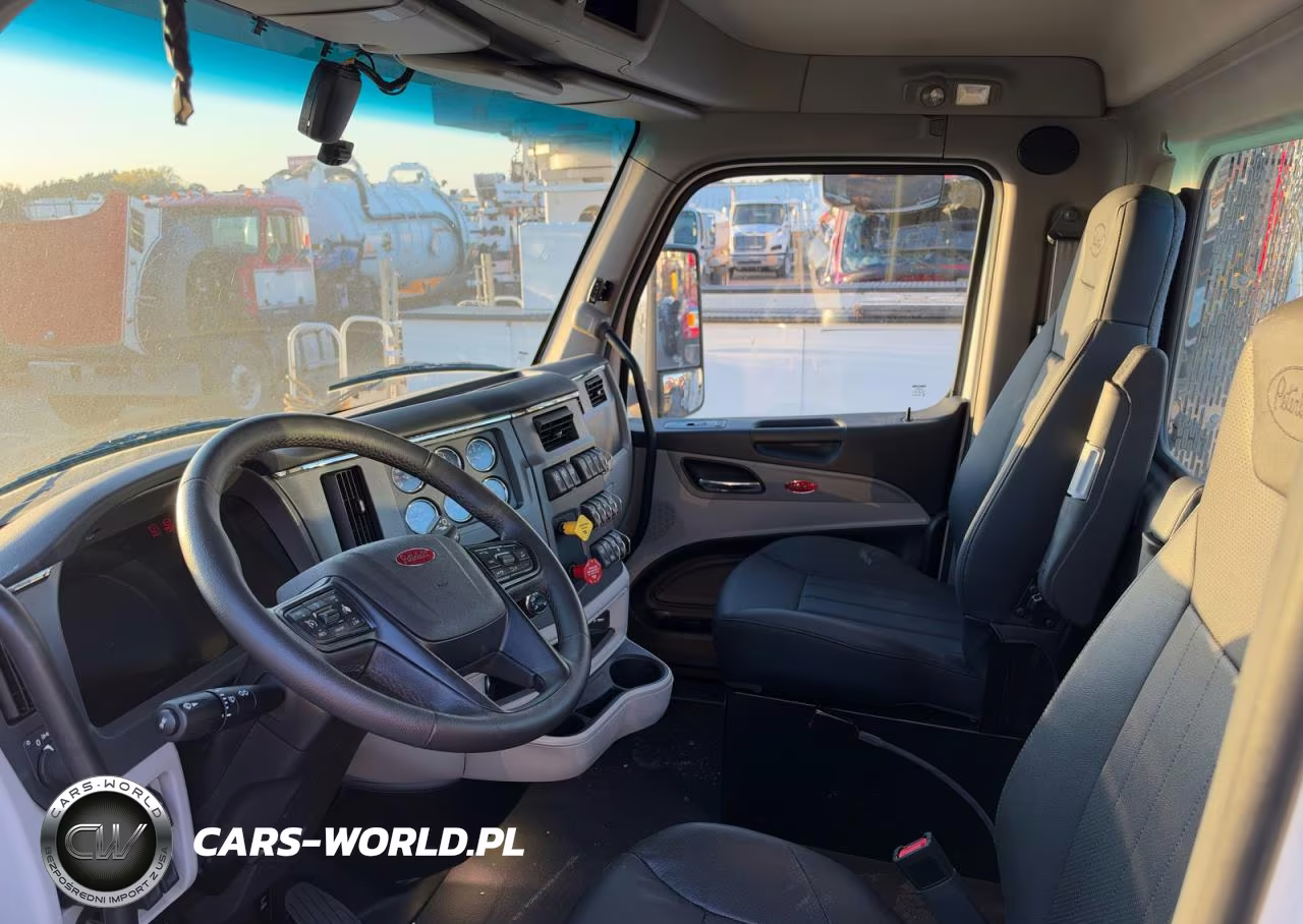 2025 Peterbilt 579 Semi Truck VIN:1XPBDP9X3SD755627 - 9