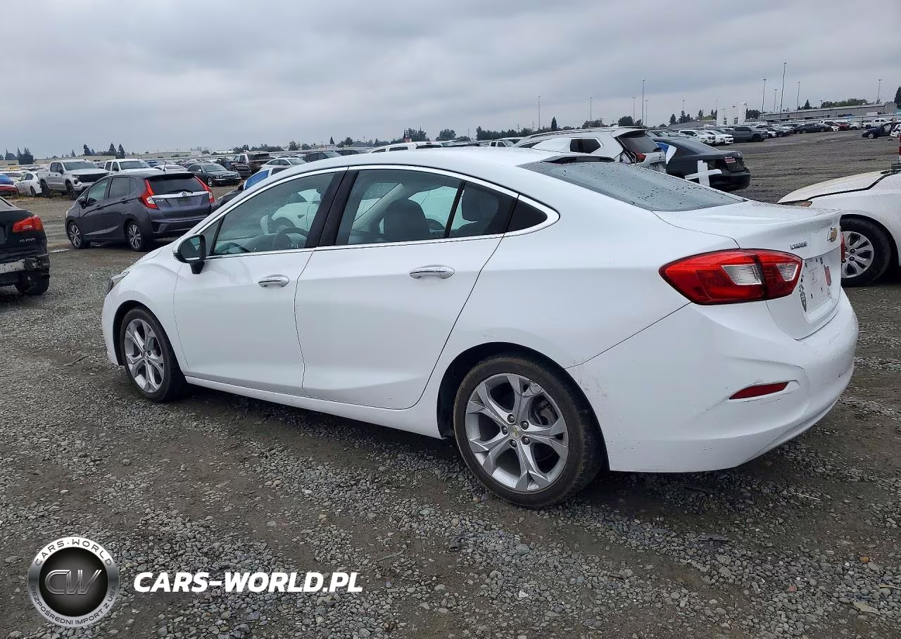 2018 Chevrolet Cruze Premier VIN:1G1BF5SM1J7102798 - 2