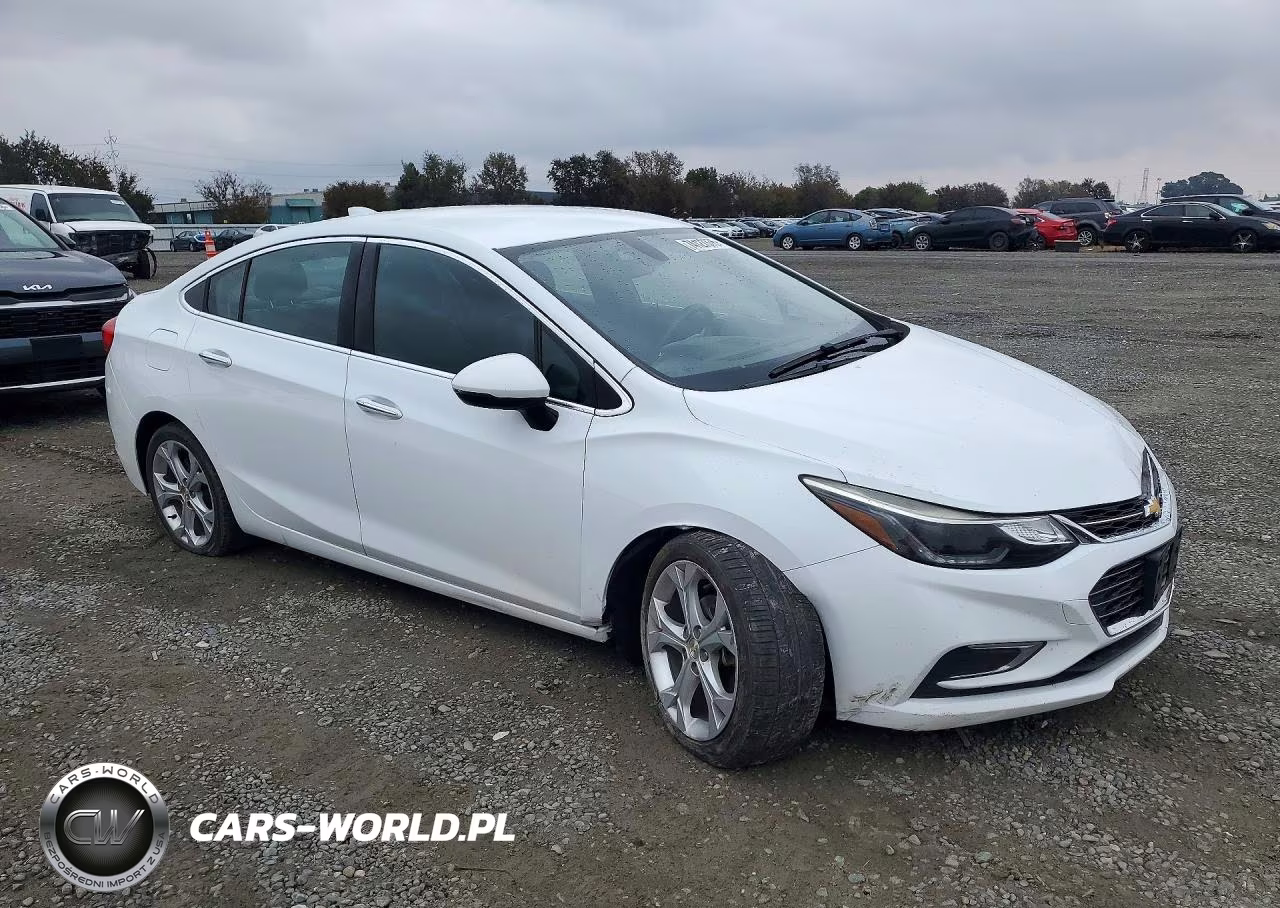 2018 Chevrolet Cruze Premier VIN:1G1BF5SM1J7102798 - 4