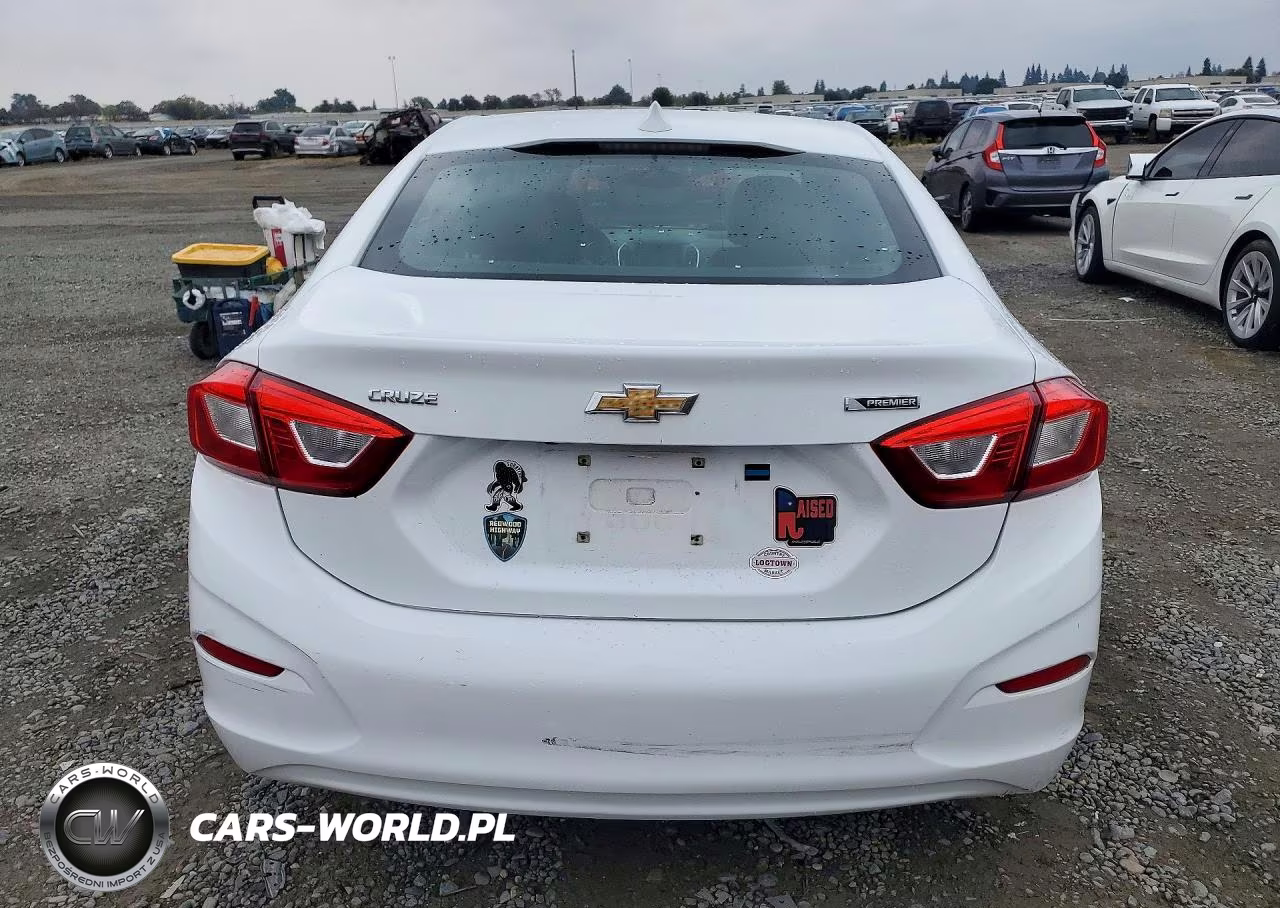 2018 Chevrolet Cruze Premier VIN:1G1BF5SM1J7102798 - 6