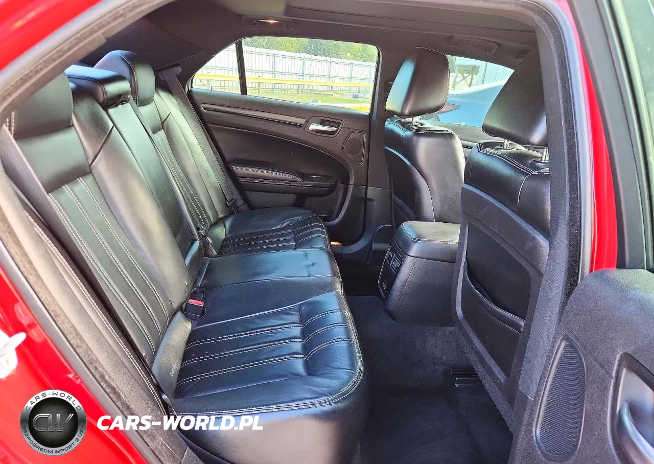 2016 Chrysler 300 S VIN:2C3CCAGG3GH182736 - 10