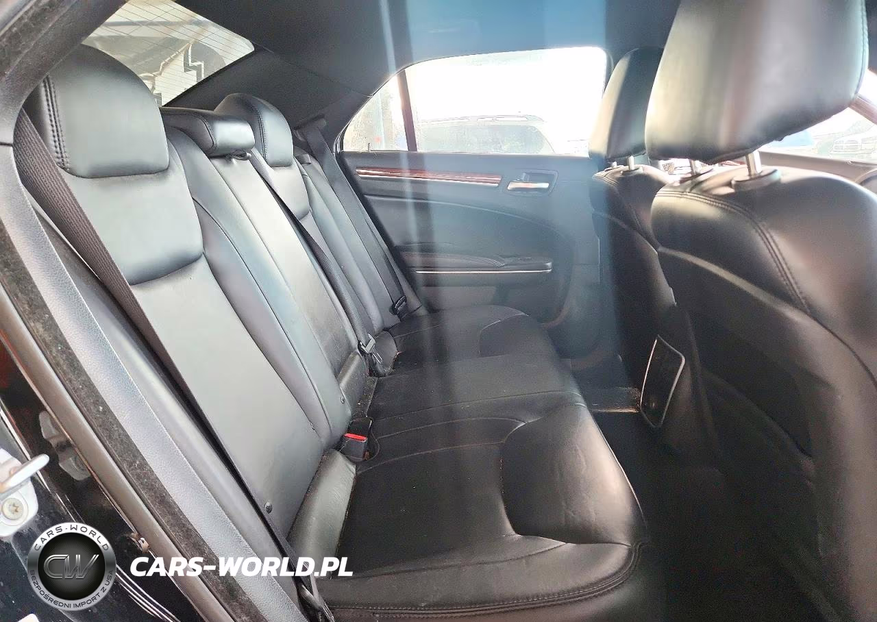 2014 Chrysler 300 VIN:2C3CCAAG3EH132599 - 10