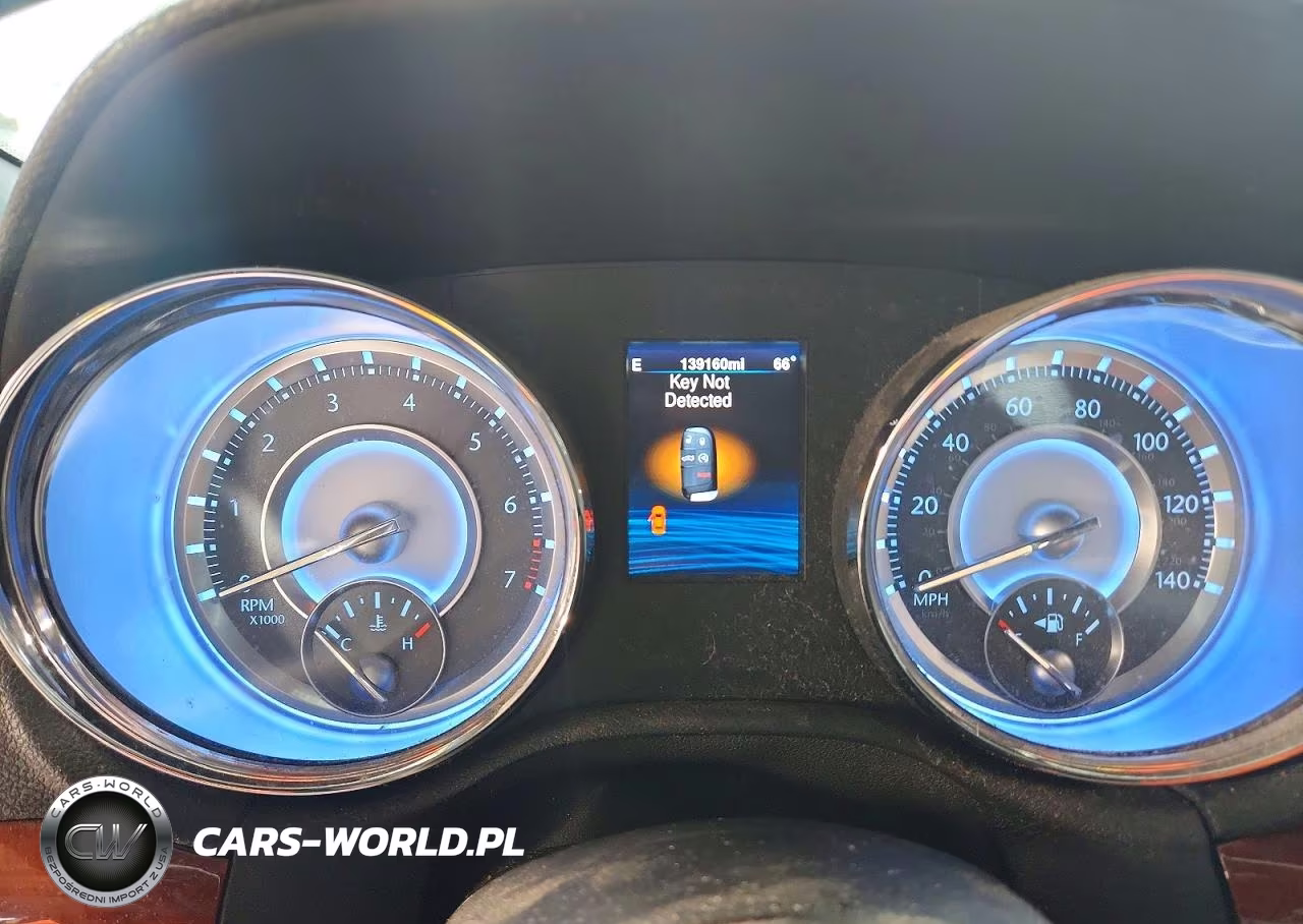 2014 Chrysler 300 VIN:2C3CCAAG3EH132599 - 9