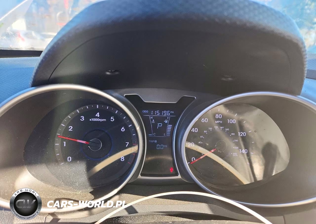 2016 Hyundai Veloster Base VIN:KMHTC6AD7GU271225 - 9