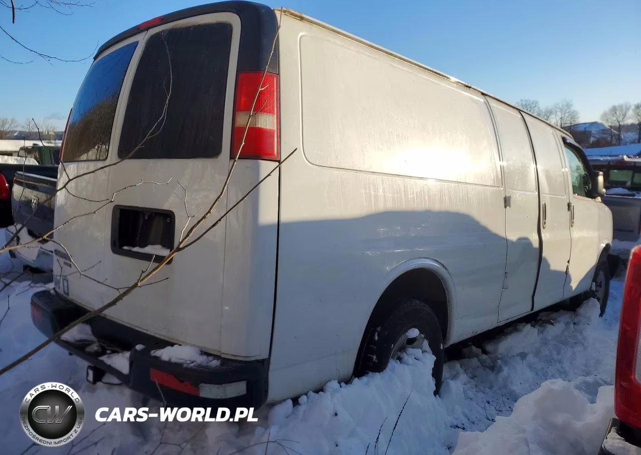 2014 Chevrolet Express 2500 Utility - Service Van VIN:1GCWGGFAXE1183830 - 3