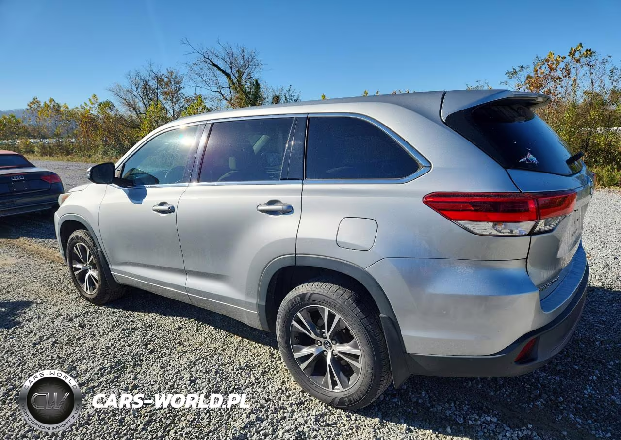2017 Toyota Highlander Le VIN:5TDBZRFHXHS394762 - 2