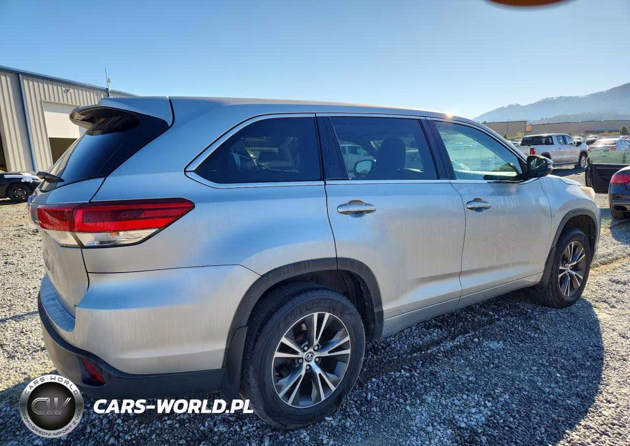 2017 Toyota Highlander Le VIN:5TDBZRFHXHS394762 - 3