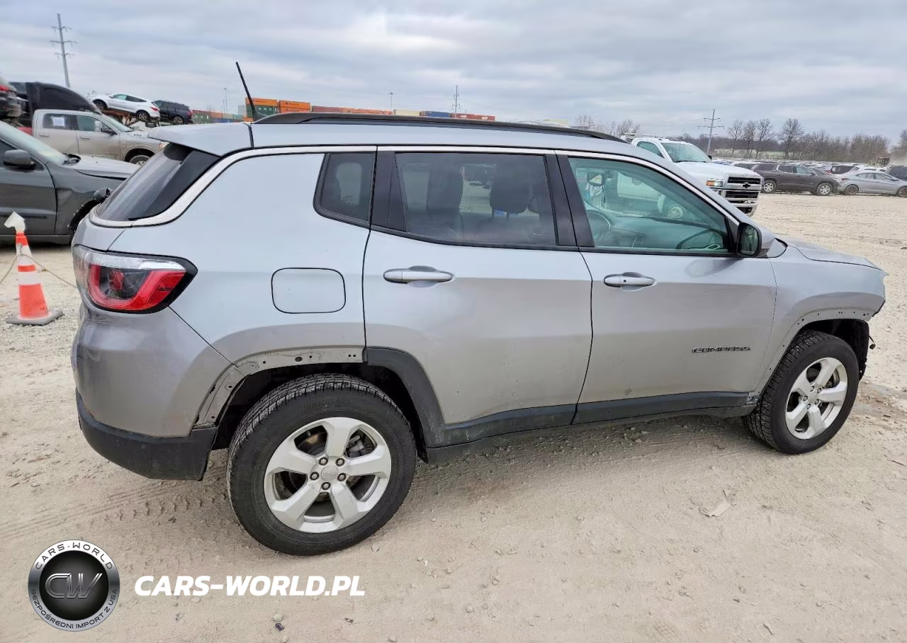 2018 Jeep Compass Latitude VIN:3C4NJDBB8JT177196 - 3