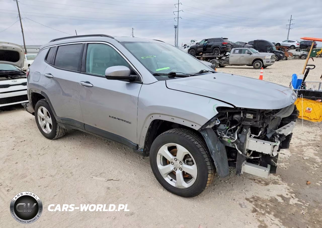 2018 Jeep Compass Latitude VIN:3C4NJDBB8JT177196 - 4