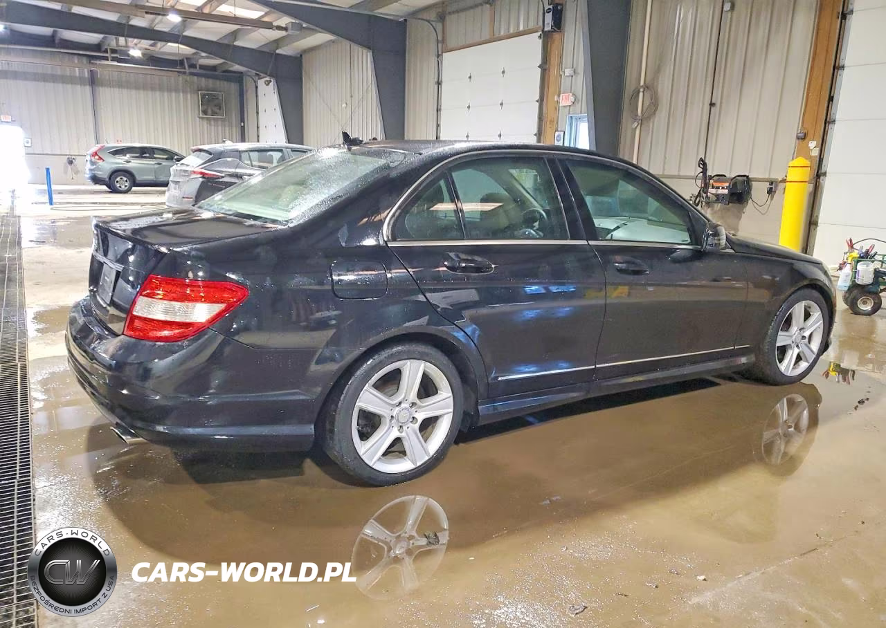 2010 Mercedes-Benz C 300 VIN:WDDGF5EB2AR107011 - 3