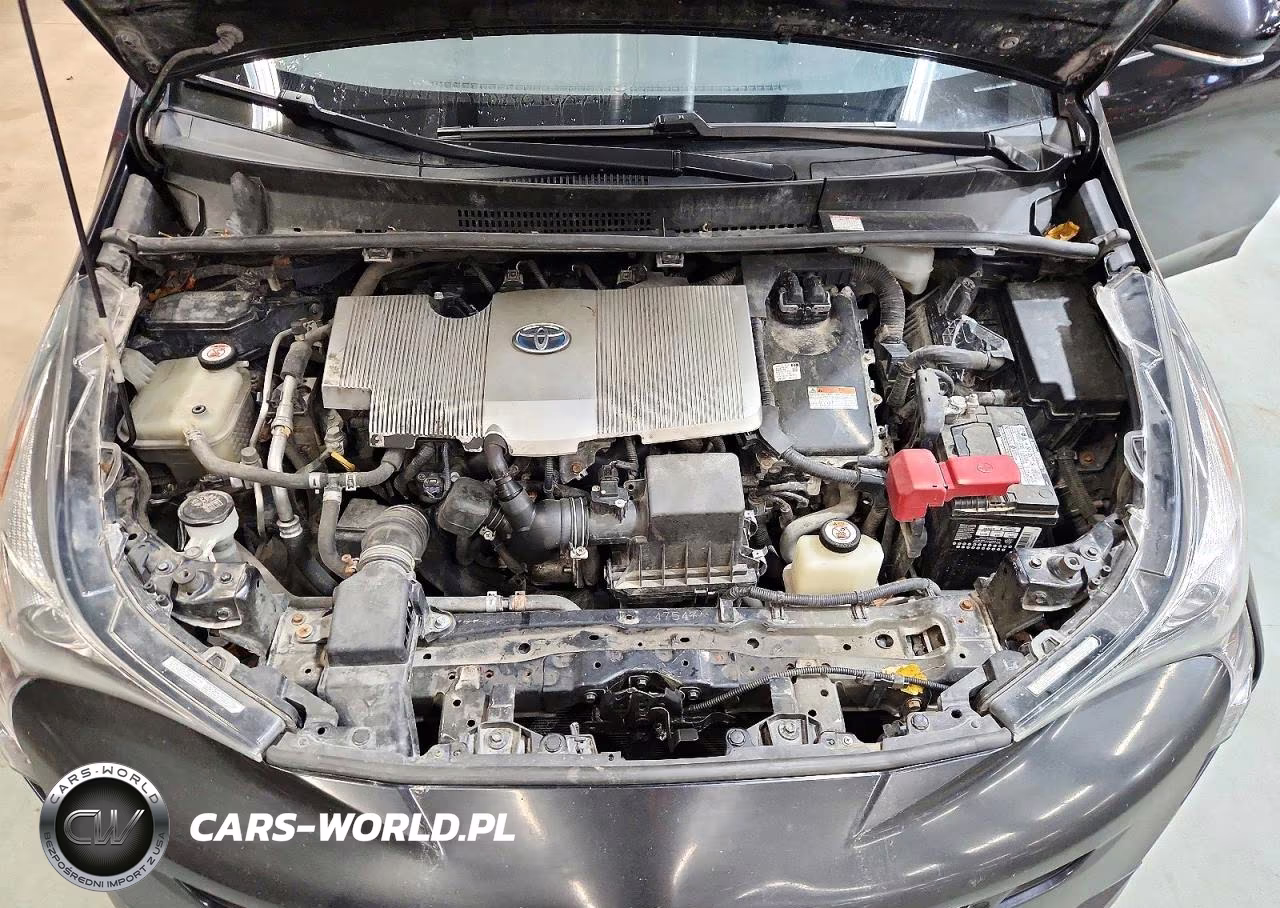 2018 Toyota Prius Two VIN:JTDKBRFU1J3076313 - 11