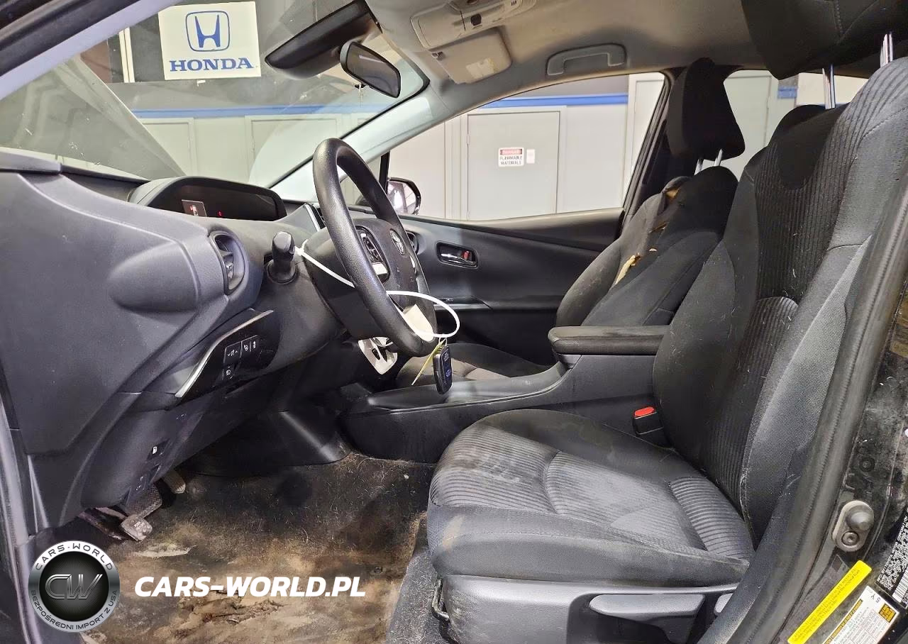 2018 Toyota Prius Two VIN:JTDKBRFU1J3076313 - 7