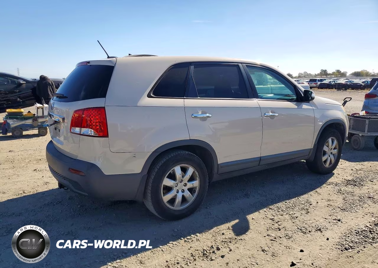 2011 Kia Sorento Lx VIN:5XYKT3A14BG041432 - 3