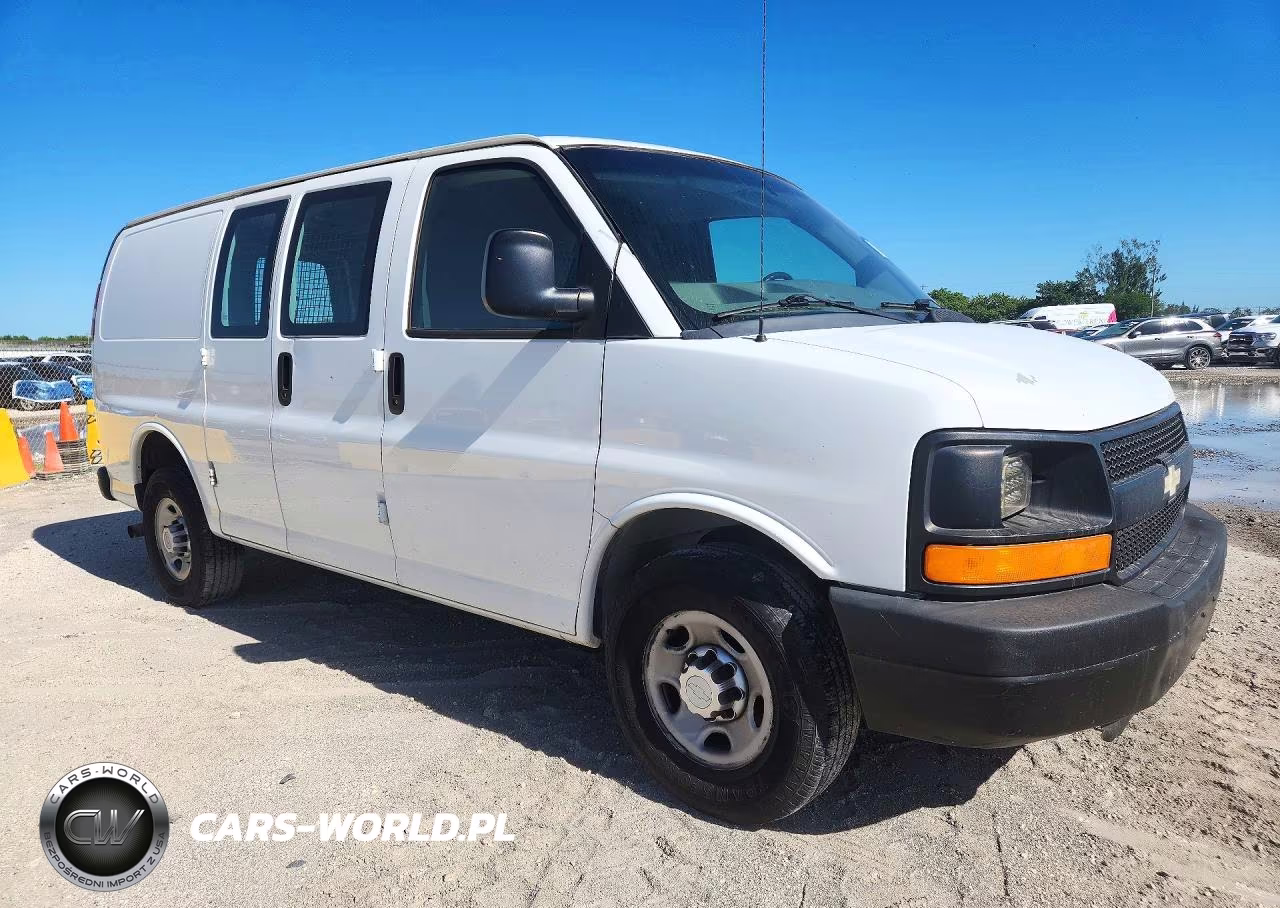 2015 Chevrolet Express G2500 VIN:1GCWGFCF1F1232456 - 4