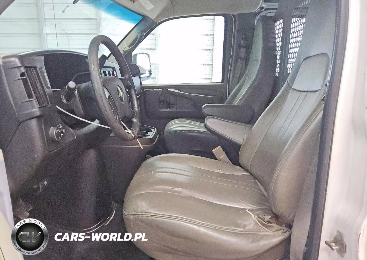 2015 Chevrolet Express G2500 VIN:1GCWGFCF1F1232456 - 7