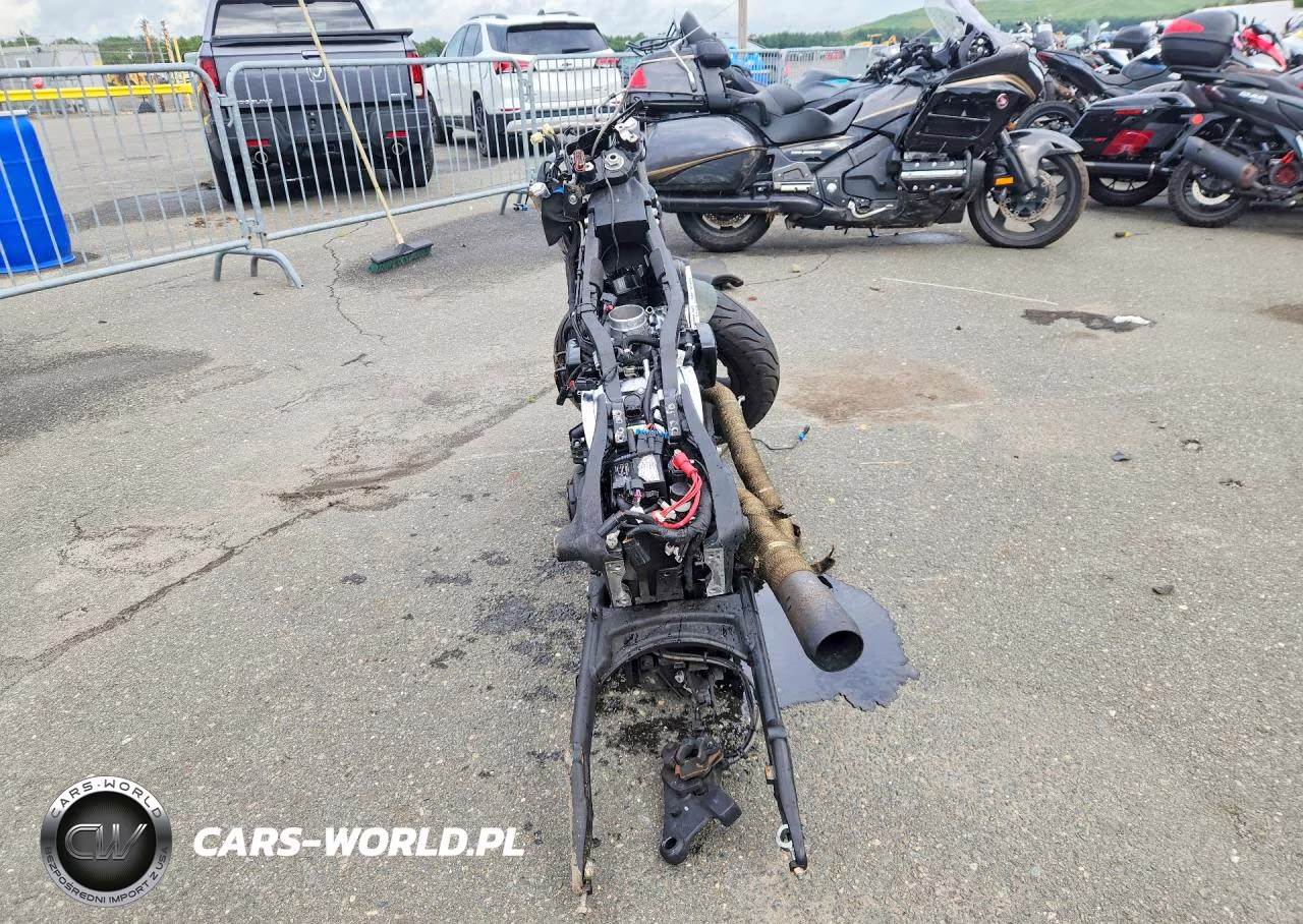 2023 Indian Motorcycle Co. Scout Bobber Abs VIN:56KMTA008P3190566 - 4