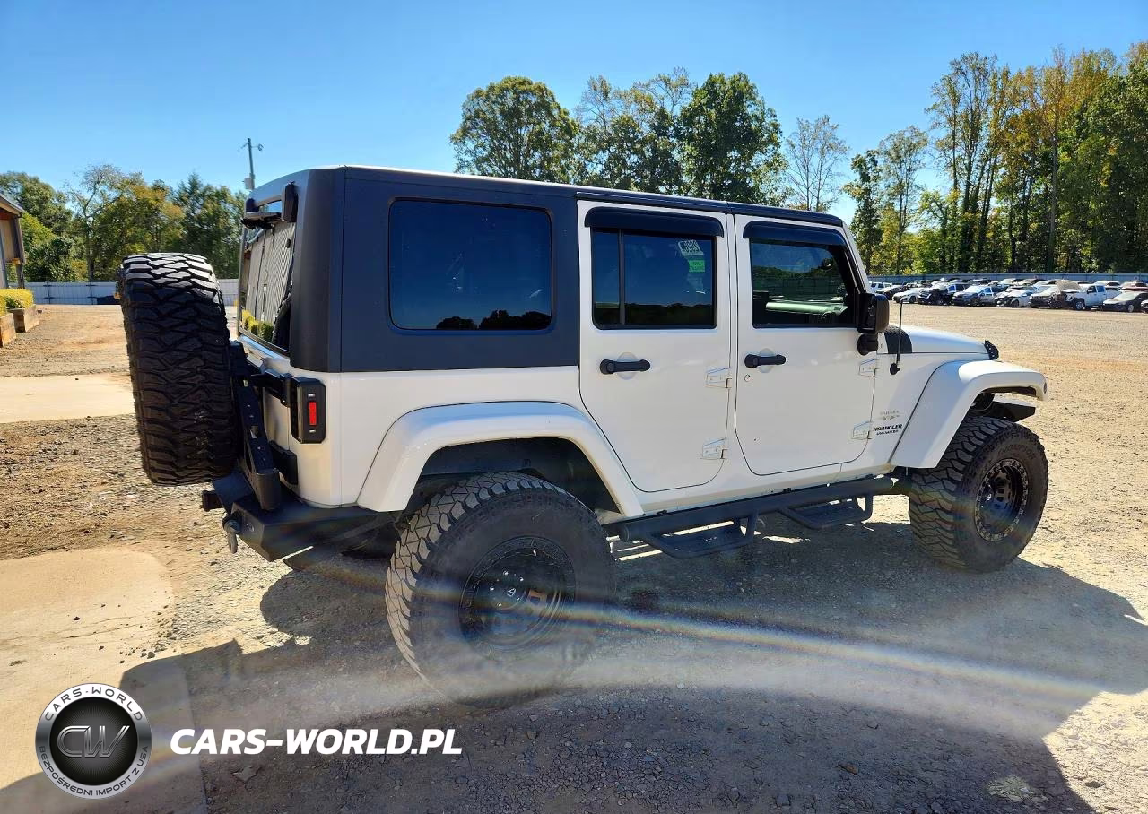2010 Jeep Wrangler Unlimited Sahara VIN:1J4BA5H15AL196527 - 3