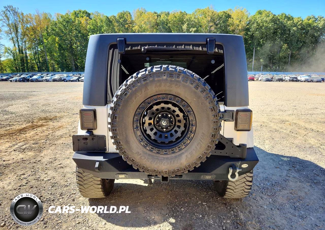 2010 Jeep Wrangler Unlimited Sahara VIN:1J4BA5H15AL196527 - 6