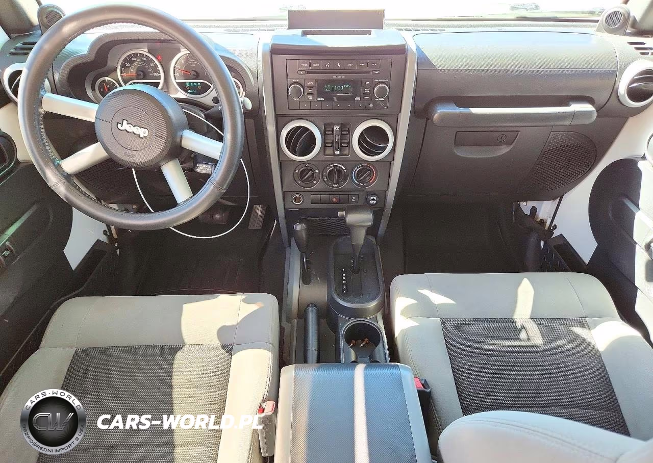 2010 Jeep Wrangler Unlimited Sahara VIN:1J4BA5H15AL196527 - 8